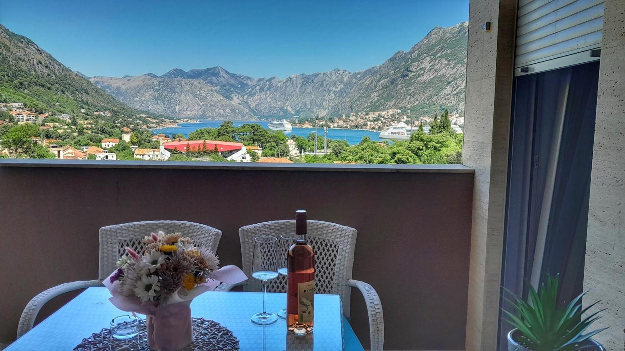 Sea View Apartment In Kotor ! Apartment Popica Kültér fotó